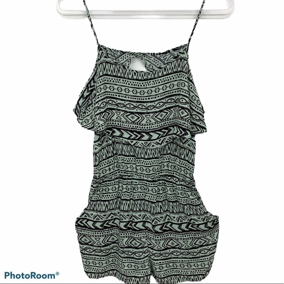 CHARLOTTE Russe Short Romper Size Small - Picture 3 of 9